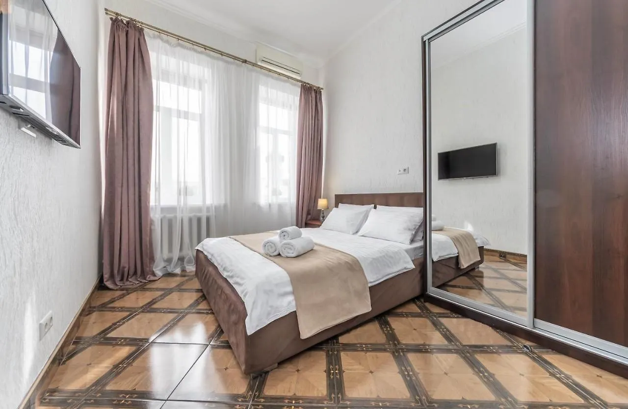 Maidan, Khreschatyk 3Br Kyiv Apartment