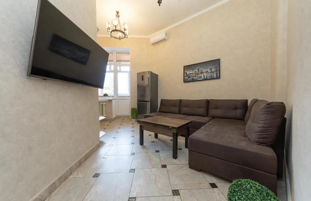 Maidan, Khreschatyk 3Br location