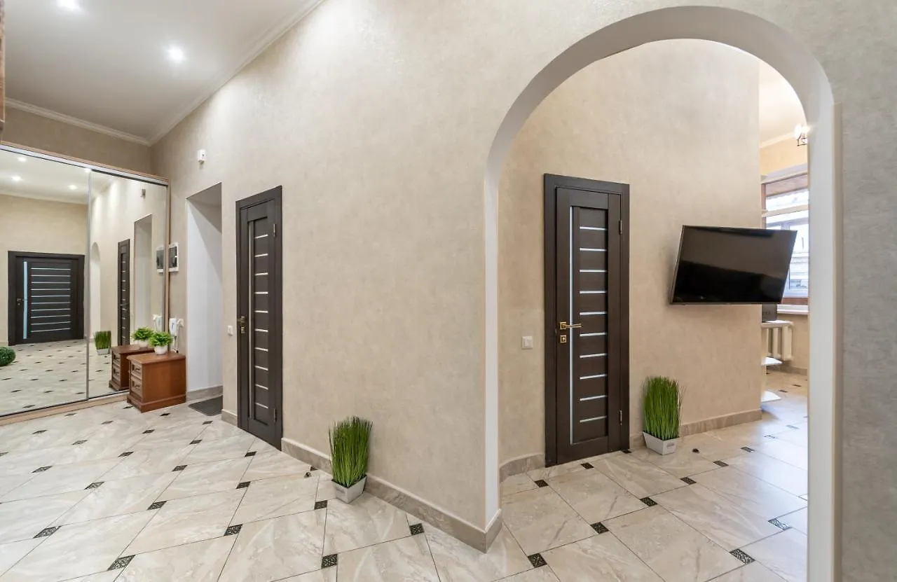 Maidan, Khreschatyk 3Br Kyiv Apartment